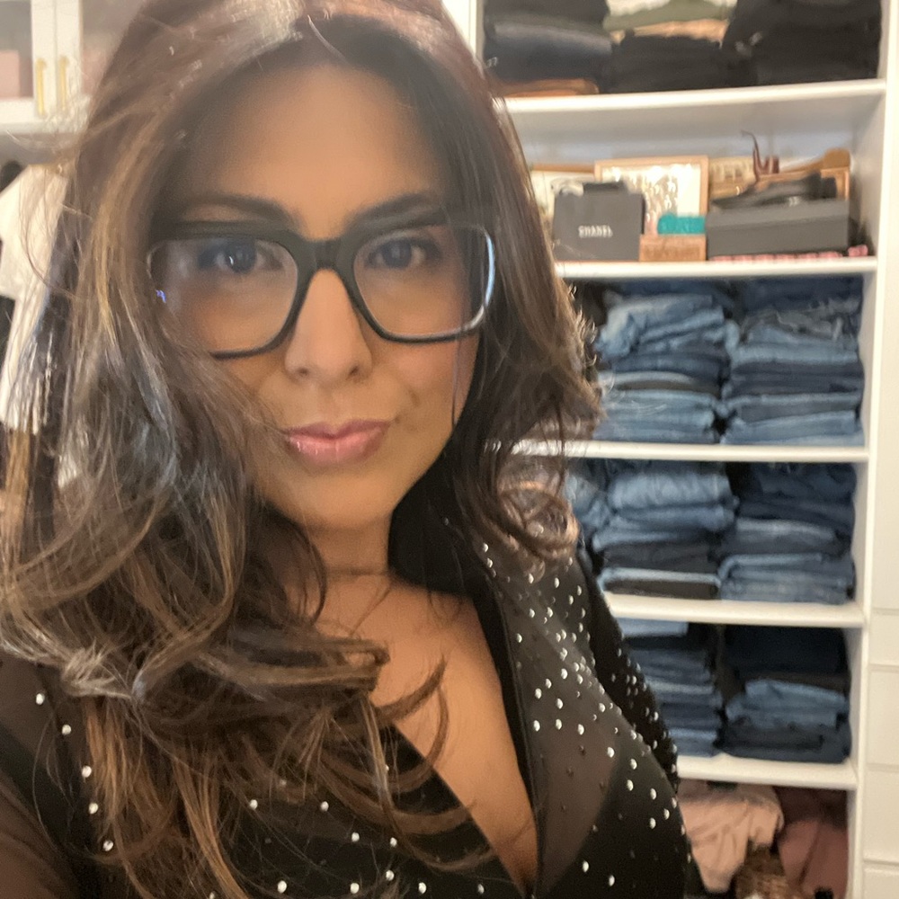 Meet your Posher, Aliya